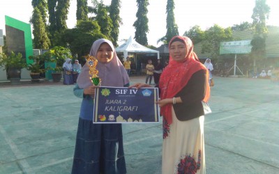 Siswa MTsN 4 Tabalong Raih Juara 2 Lomba Kaligrafi